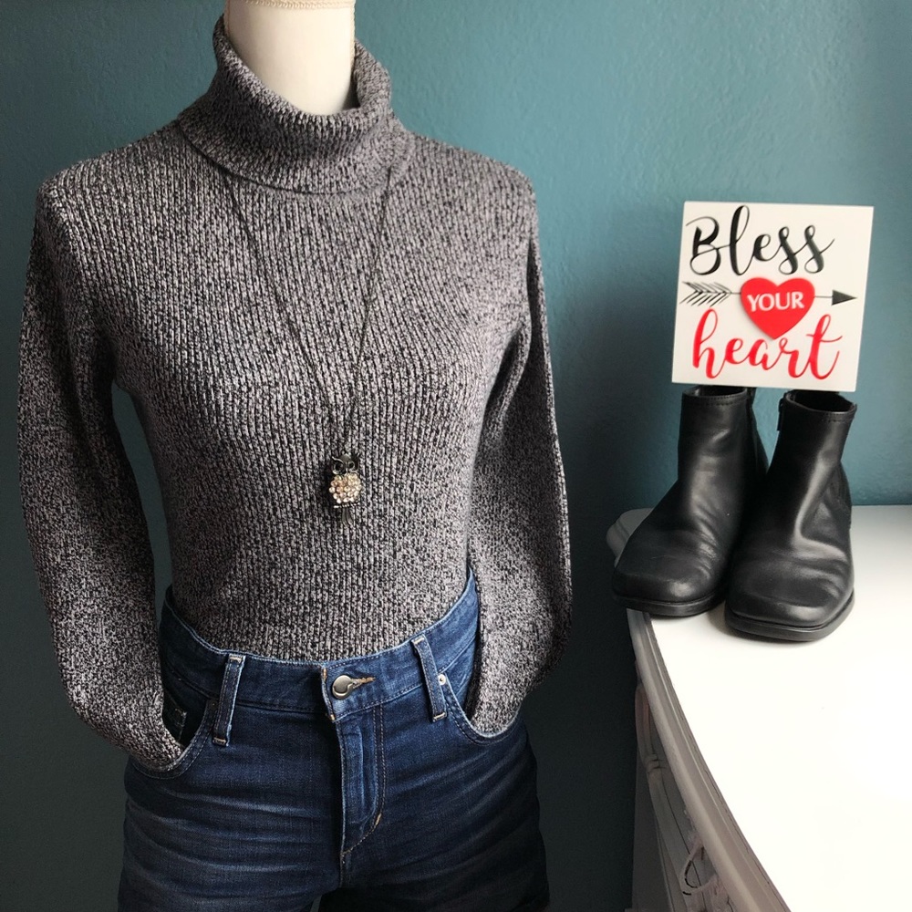 Liz Claiborne TurtleNeck Blouse Size Medium